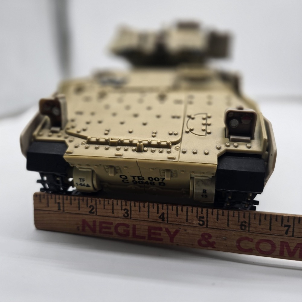 2007 Unimax Toys Bravo Team M3A2 Bradley Desert Camo READ - Picture 4 of 16